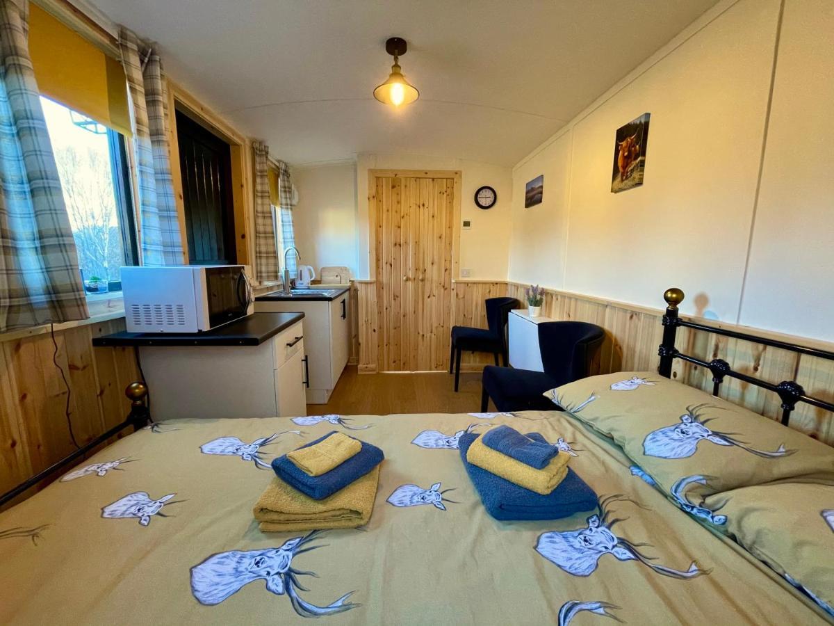 פורט ויליאם Per Ardua Shepherds Hut מראה חיצוני תמונה